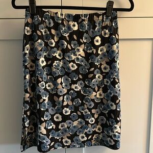 A Byer brand skirt, cute flower pattern, stretchy.